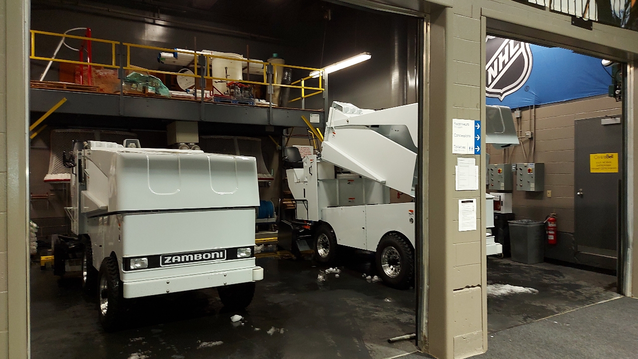 Garage - surfaceuses Zamboni (Centre Bell)